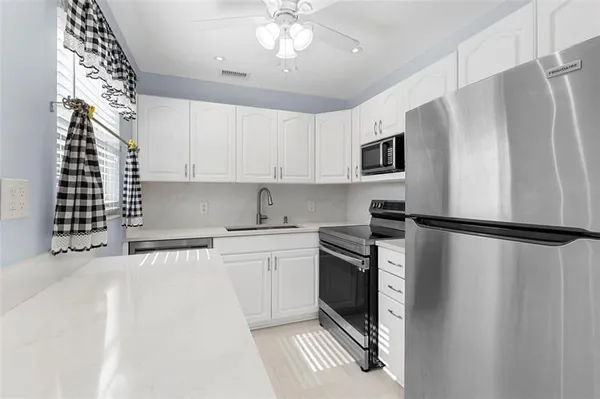 Property Slideshow image 3 of 28 | 64 oakridge e # 64, Deerfield Beach, FL, 33442