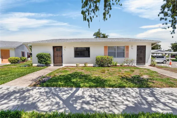 Property Slideshow image 2 of 32 | 1902 andover st 201, Sun City Center, FL, 33573