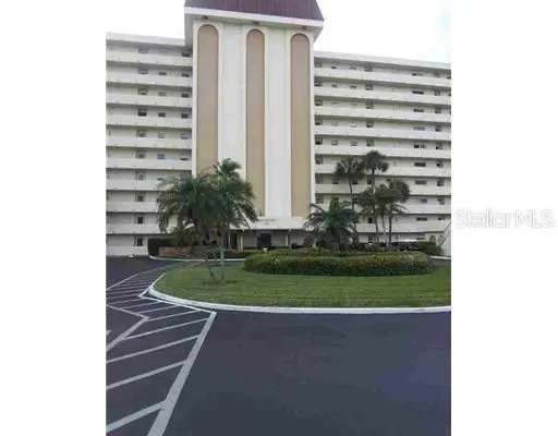 Property Slideshow image 2 of 30 | 4750 cove cir apt 303, St Petersburg, FL, 33708