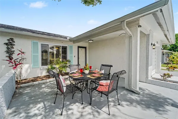Property Slideshow image 2 of 37 | 1496 queen anne blvd, Palm Harbor, FL, 34684