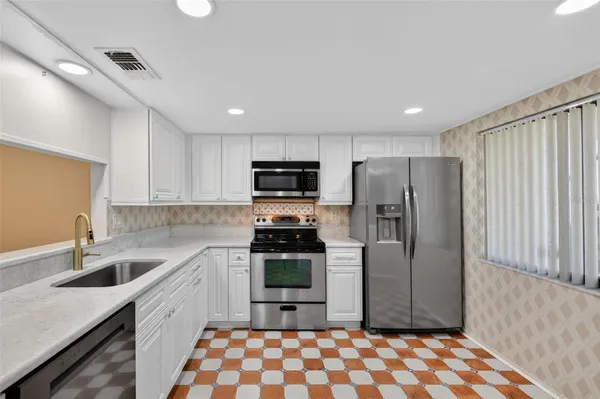 Property Slideshow image 3 of 31 | 2555 royal pines cir # 15a, Clearwater, FL, 33763