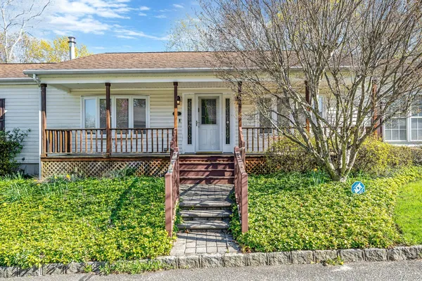 Property Slideshow image 2 of 36 | 1407 middle rd 253, Riverhead, NY, 11933