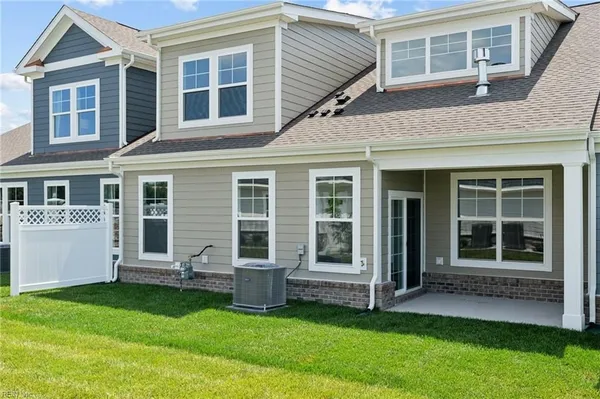 Property Slideshow image 2 of 33 | 2005 barton ln, Chesapeake, VA, 23322