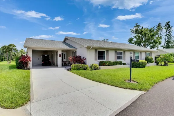 Property Slideshow image 2 of 41 | 123 glendower cir # 123, Sun City Center, FL, 33573