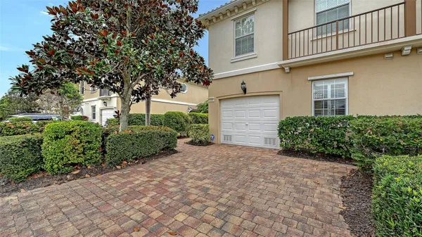 Property Slideshow image 2 of 63 | 1749 burgos dr, Sarasota, FL, 34238