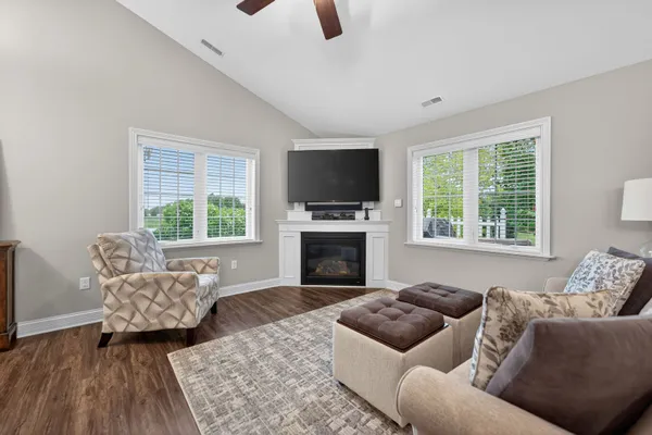 Property Slideshow image 3 of 34 | 2045 somerset ln 2045, Sycamore, IL, 60178