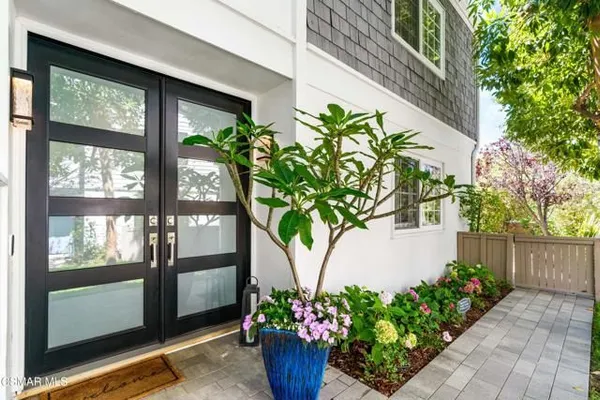 Property Slideshow image 2 of 37 | 4162 beachmeadow ln, Westlake Village, CA, 91361