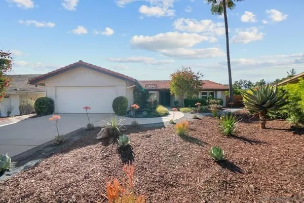 Property Slideshow image 2 of 27 | 12624 camino emparrado, San Diego, CA, 92128