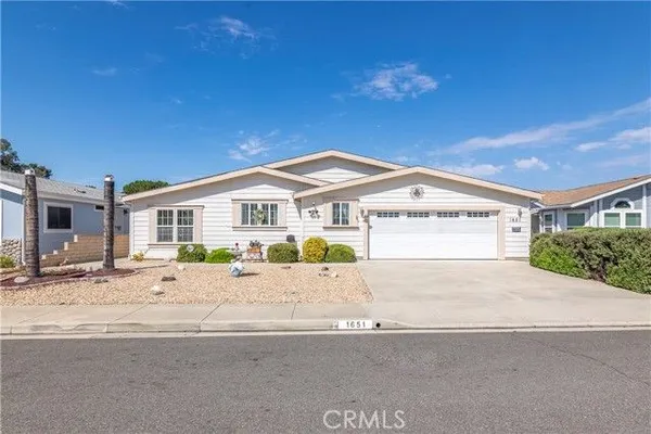 Property Slideshow image 2 of 42 | 1651 willow leaf dr, Hemet, CA, 92545