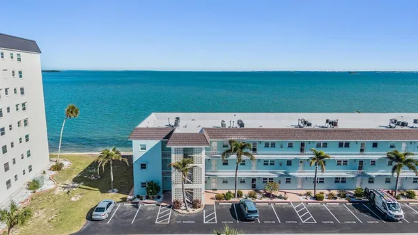 Property Slideshow image 2 of 53 | 7 dunoon pl 102, Dunedin, FL, 34698