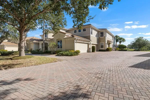 Property Slideshow image 2 of 60 | 1338 emerald dunes dr, Sun City Center, FL, 33573