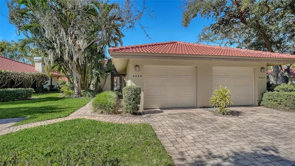 Property Slideshow image 2 of 60 | 5039 kestral park # 67, Sarasota, FL, 34231