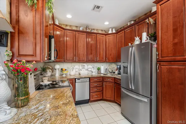 Property Slideshow image 2 of 21 | 137 francesca way, Babylon, NY, 11701