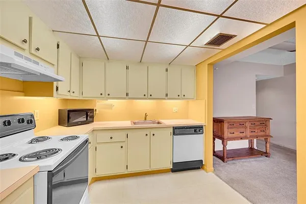 Property Slideshow image 2 of 26 | 1901 bermuda cir f2, Coconut Creek, FL, 33066