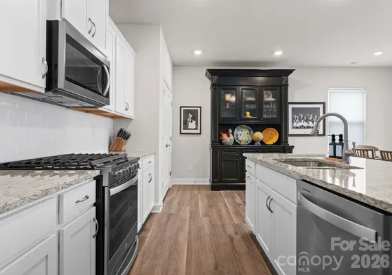 Property Slideshow image 3 of 41 | 2004 bonds ln, Fort Mill, SC, 29715