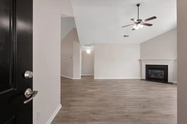 Property Slideshow image 3 of 61 | 825 s browns ln 2102, Gallatin, TN, 37066