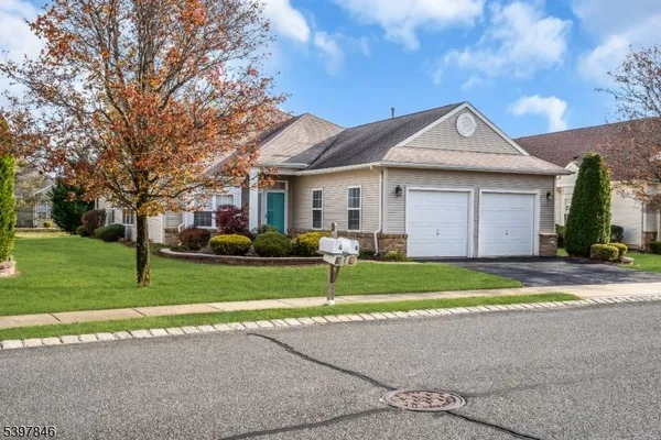 Property Slideshow image 3 of 49 | 6 margaux dr, Manchester Tw, NJ, 08759