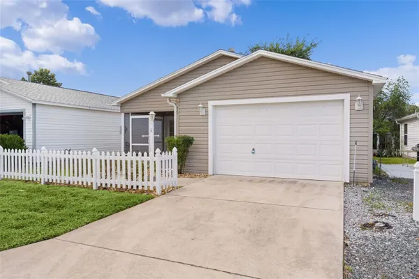 Property Slideshow image 3 of 38 | 8201 se 169th palownia loop, The Villages, FL, 32162