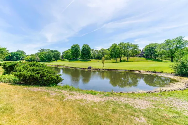 Property Slideshow image 2 of 38 | 525 white oak ln 26525, Lake Barrington, IL, 60010