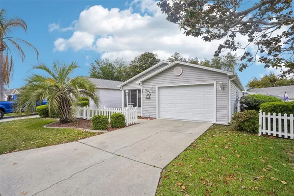 Property Slideshow image 2 of 39 | 456 hildalgo dr, The Villages, FL, 32159