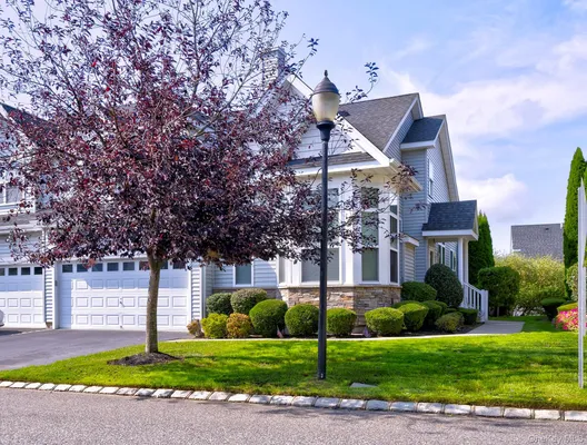 Property Slideshow image 2 of 28 | 60 pacific dunes ct, Medford, NY, 11763