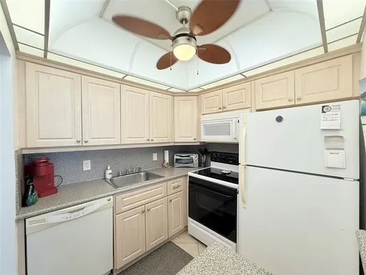 Property Slideshow image 3 of 30 | 53 markham c # 53, Deerfield Beach, FL, 33442