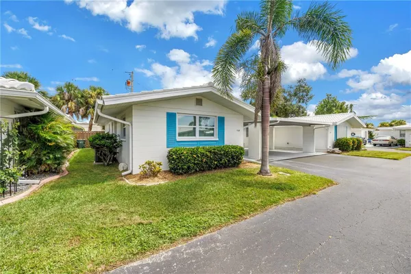 Property Slideshow image 2 of 28 | 728 caribbean cir 25, Venice, FL, 34293