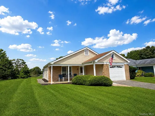 Property Slideshow image 2 of 17 | 545 stratford ln, Brookhaven, NY, 11961