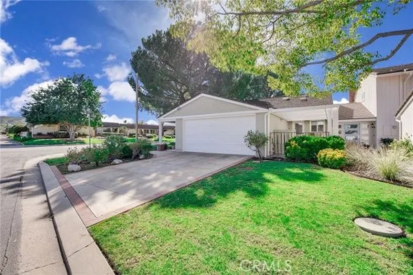 Property Slideshow image 2 of 47 | 4172 beachmeadow ln, Westlake Village, CA, 91361