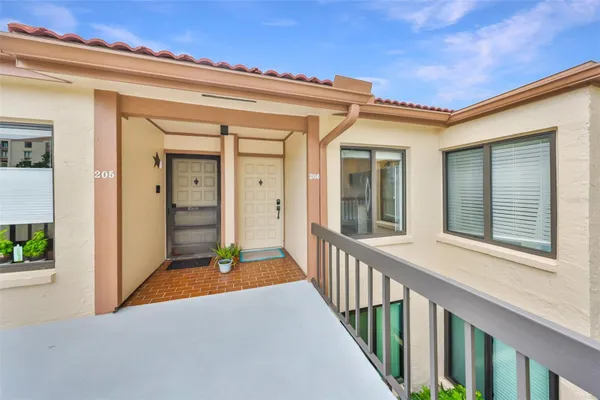 Property Slideshow image 2 of 35 | 6269 palma del mar blvd s apt 206, Saint Petersburg, FL, 33715