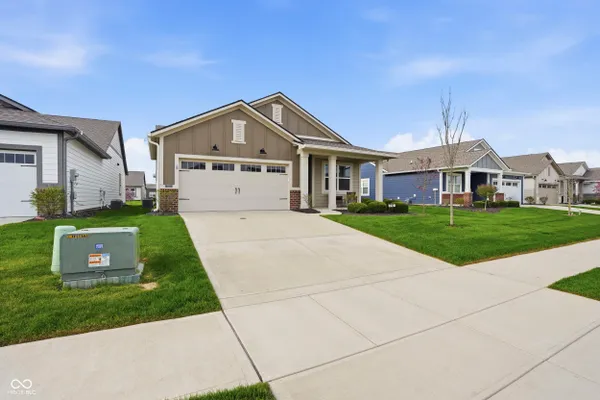 Property Slideshow image 3 of 27 | 713 ehrlich ln, Westfield, IN, 46074