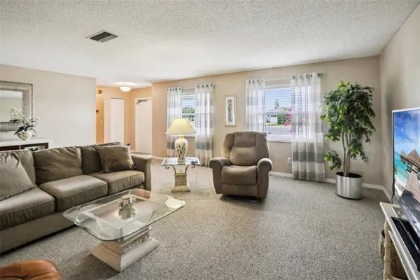 Property Slideshow image 2 of 52 | 504 lime tree ct, Sun City Center, FL, 33573