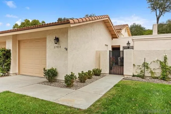 Property Slideshow image 3 of 53 | 17939 avenida alozdra, San Diego, CA, 92128