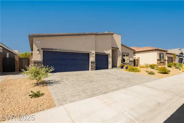 Property Slideshow image 3 of 47 | 7511 phoenix falls st, North Las Vegas, NV, 89084