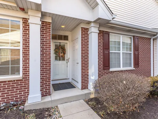 Property Slideshow image 2 of 30 | 2805 bond cir # 2805, Naperville, IL, 60563