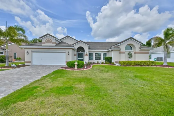 Property Slideshow image 2 of 43 | 2109 new bedford dr, Sun City Center, FL, 33573