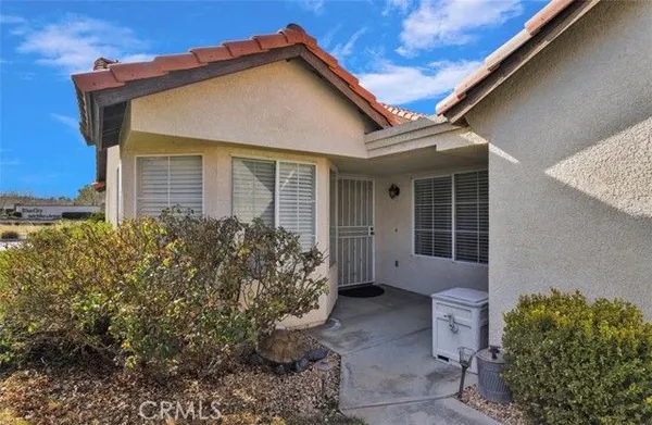 Property Slideshow image 2 of 21 | 11566 oak st, Apple Valley, CA, 92308