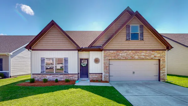 Property Slideshow image 2 of 26 | 335 providence dr, Lebanon, TN, 37087