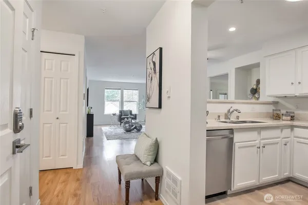 Property Slideshow image 2 of 33 | 4133 224th ln 202, Issaquah, WA, 98029