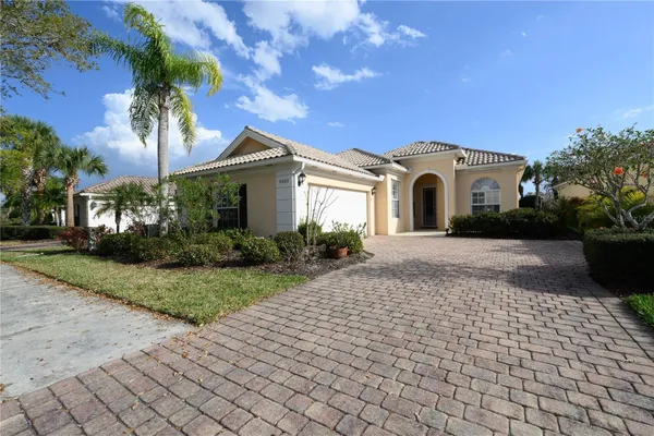 Property Slideshow image 2 of 18 | 5562 octonia pl, Sarasota, FL, 34238