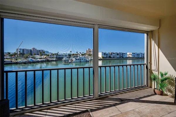Property Slideshow image 2 of 75 | 7420 bay island dr 374, South Pasadena, FL, 33707