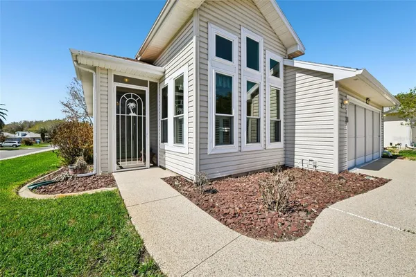 Property Slideshow image 2 of 48 | 6105 dory way, Tavares, FL, 32778