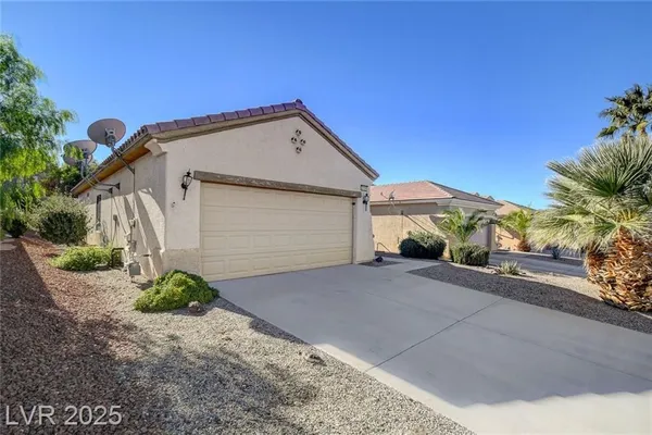 Property Slideshow image 3 of 45 | 2839 sapphire desert dr, Henderson, NV, 89052