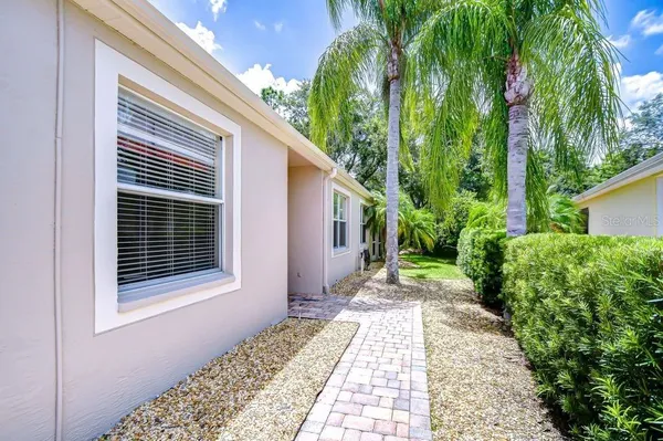 Property Slideshow image 2 of 41 | 8005 shaddock pl, Land O Lakes, FL, 34637