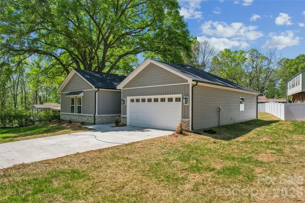 Property Slideshow image 2 of 33 | 321 henderson cir, Harrisburg, NC, 28075