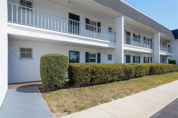 Property Slideshow image 2 of 21 | 305 47th avenue dr 146, Bradenton, FL, 34207