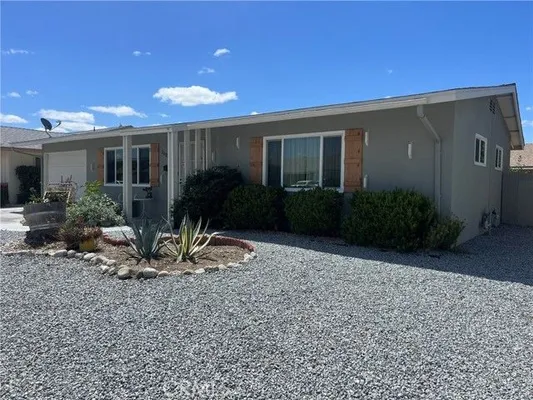 Property Slideshow image 3 of 27 | 1601 w mayberry ave, Hemet, CA, 92543
