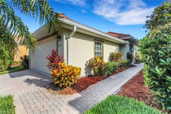 Property Slideshow image 2 of 28 | 8515 chase preserve dr, Naples, FL, 34113