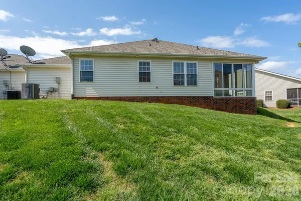 Property Slideshow image 3 of 39 | 102 keswick ln 131, Mooresville, NC, 28117