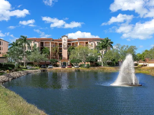 Property Slideshow image 2 of 51 | 5420 eagles point cir 106, Sarasota, FL, 34231